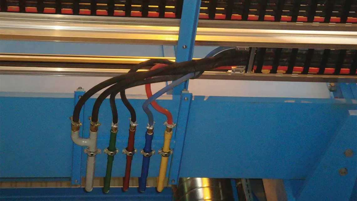Longitudinal axis, feeding point