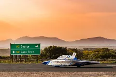 Lead screw technology in solar-powered cars