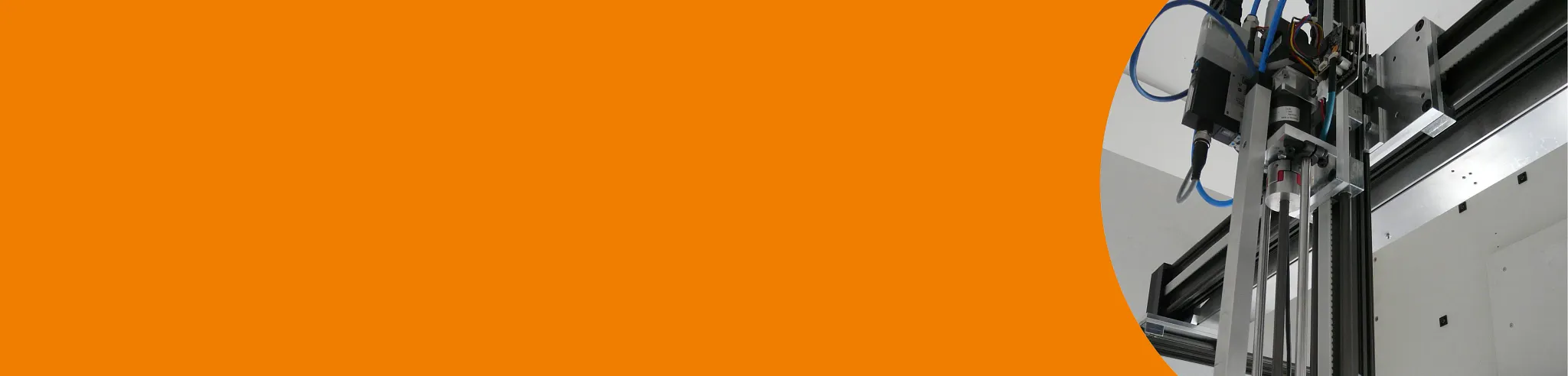 Robot do kompletacji zamówień<br>z osią liniową drylin®<br><font size="7">Automatyzacja w logistyce</font>