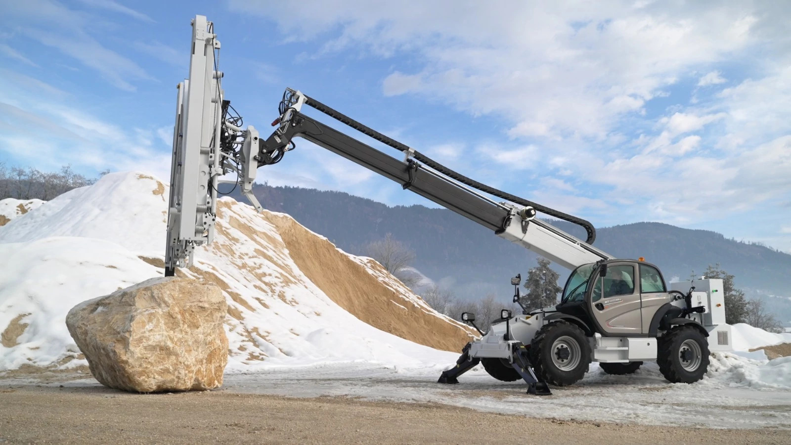 Energy chains in the tunnel drill