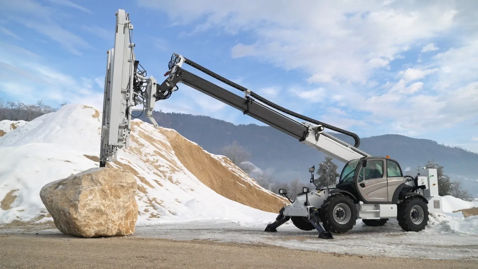 Energy chains in the tunnel drill