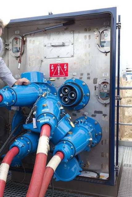 LNG HYBRID barge plug