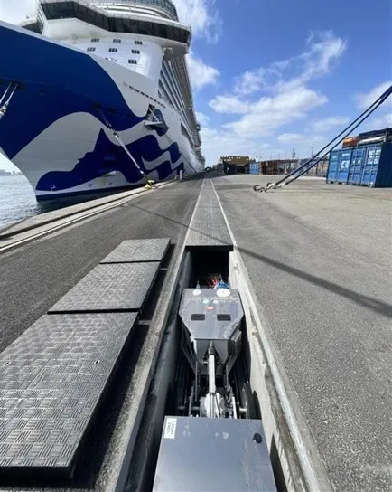 Verfahrbare Steckdose für die Landstromversorgung