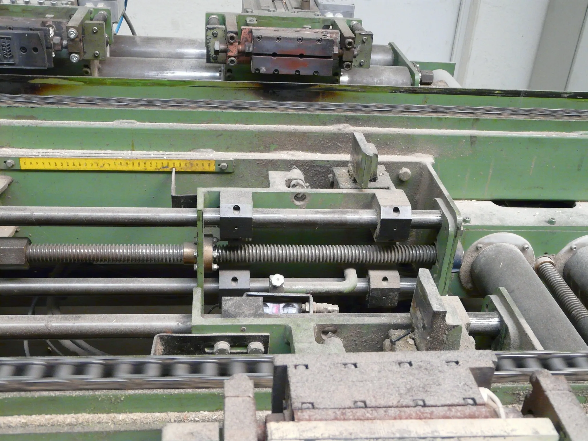 System produkcji palet Krenzer z blokami poduszek Drylin