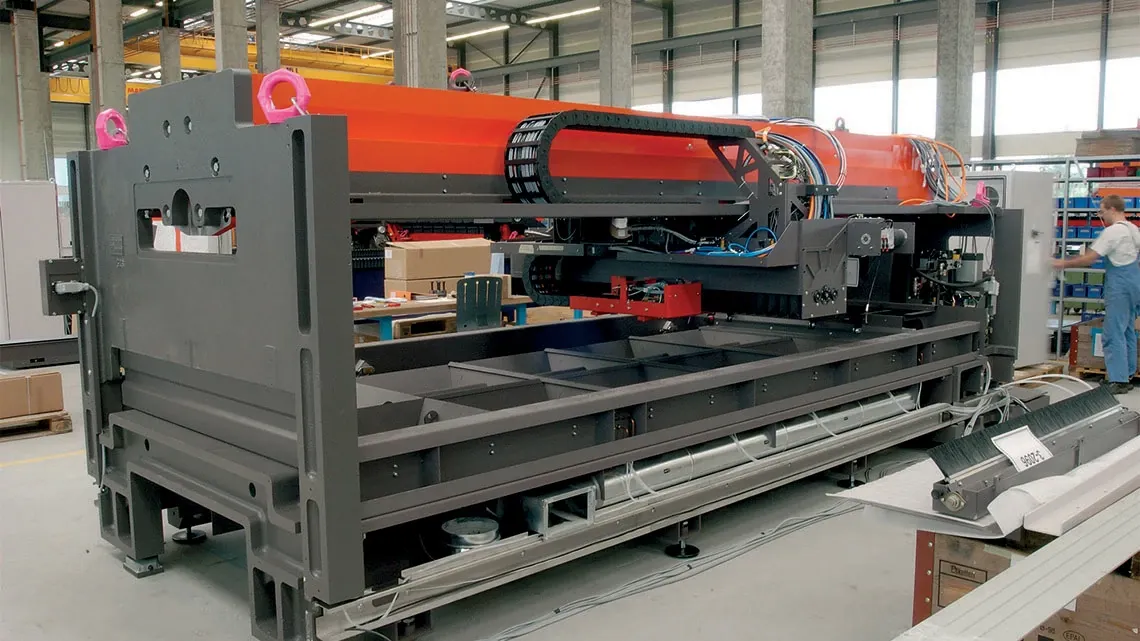 Laser cutting machine