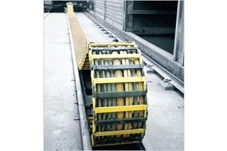 Série 38 dans une usine de béton préfabriqué avec sédimentation de poussière et de béton