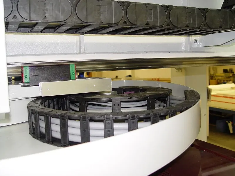 Cable guidance for welding unit