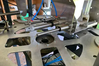 Digital flip chart with PRT slewing ring bearing