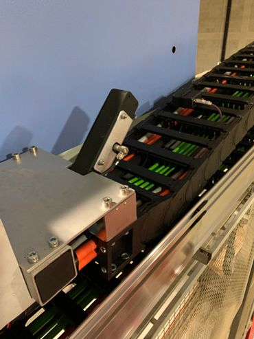 Mounting bracket with i.Sense EC.B for breakage monitoring