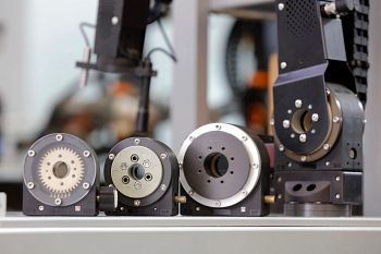 Gearbox made of plastic