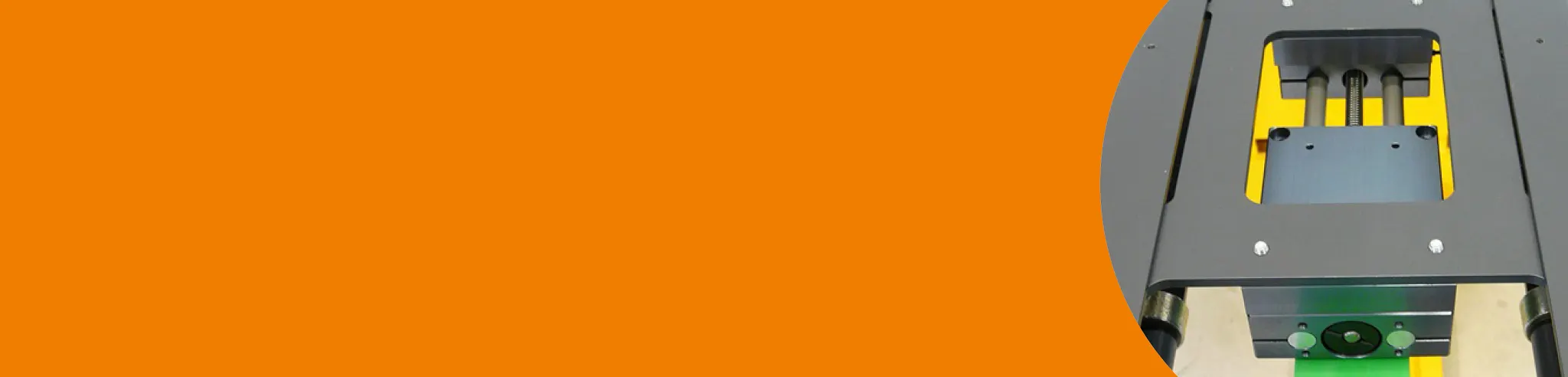 Mișcări liniare fluide<br>în camioanele industriale<br><font size="7">Datorită axei liniare fără lubrifiere</font>