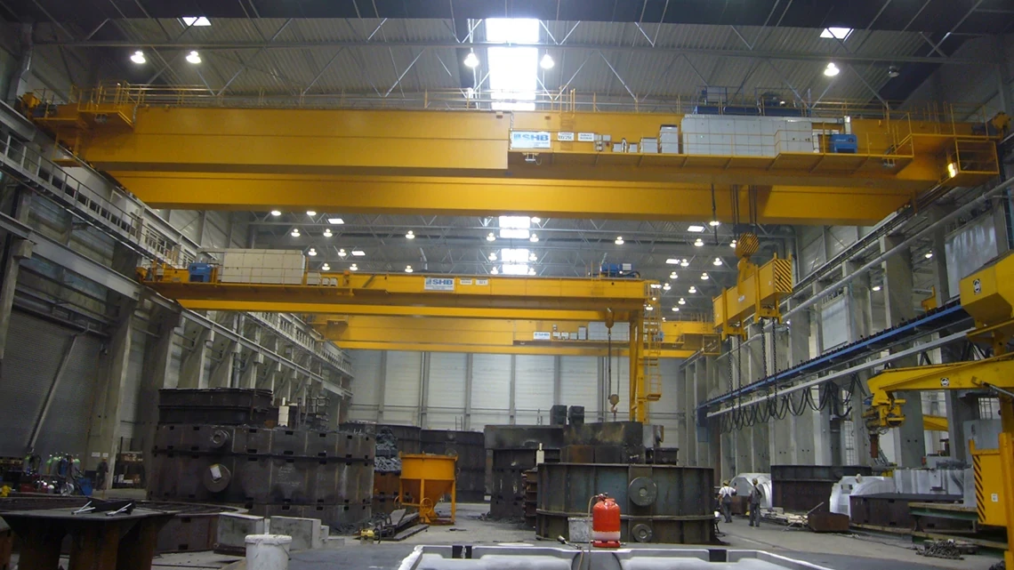 Indoor cranes in the foundry