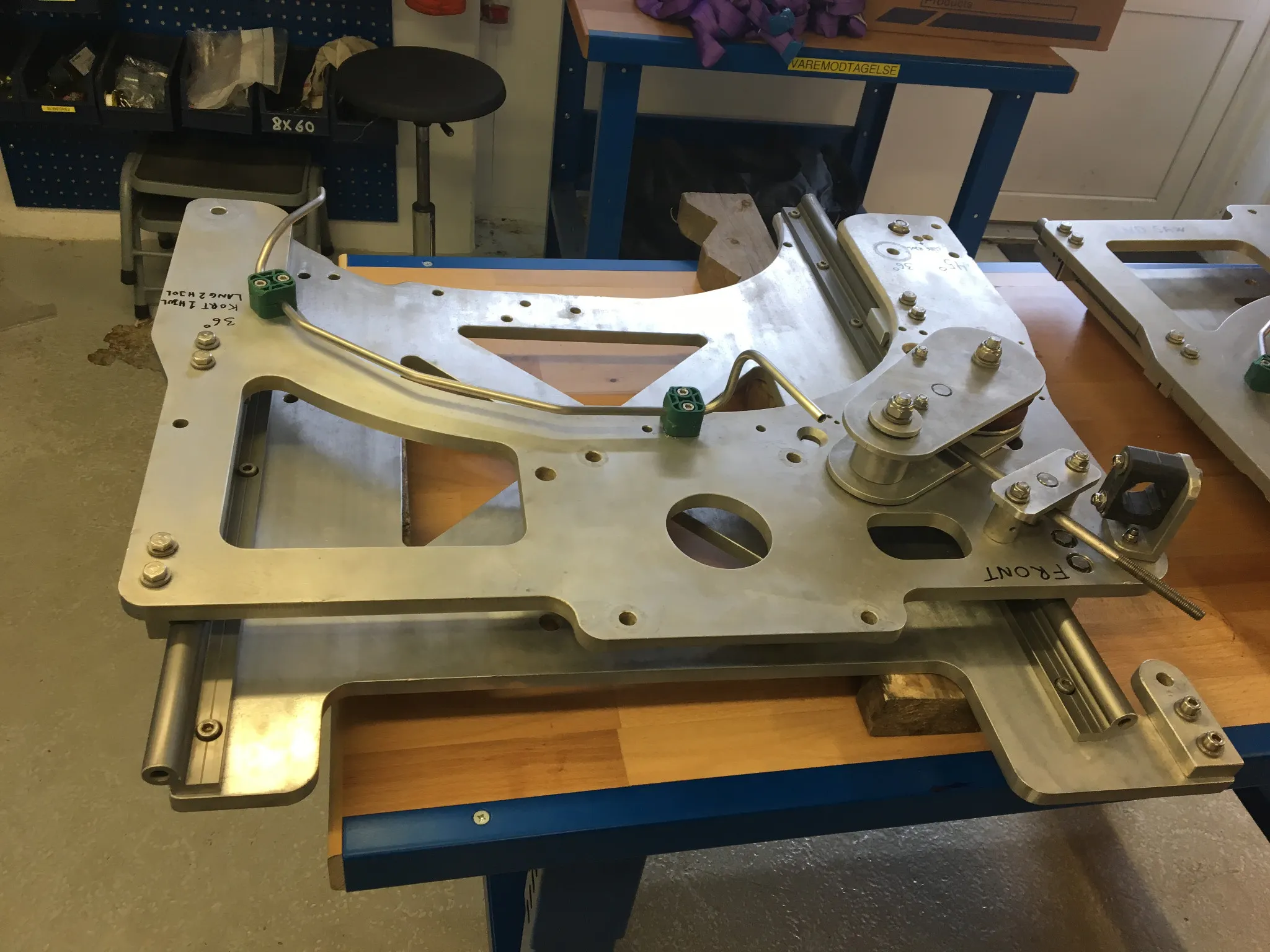 Development of the wire-type diamond cutter: thanks to drylin linear axes, the tool can be aligned with millimetre precision.