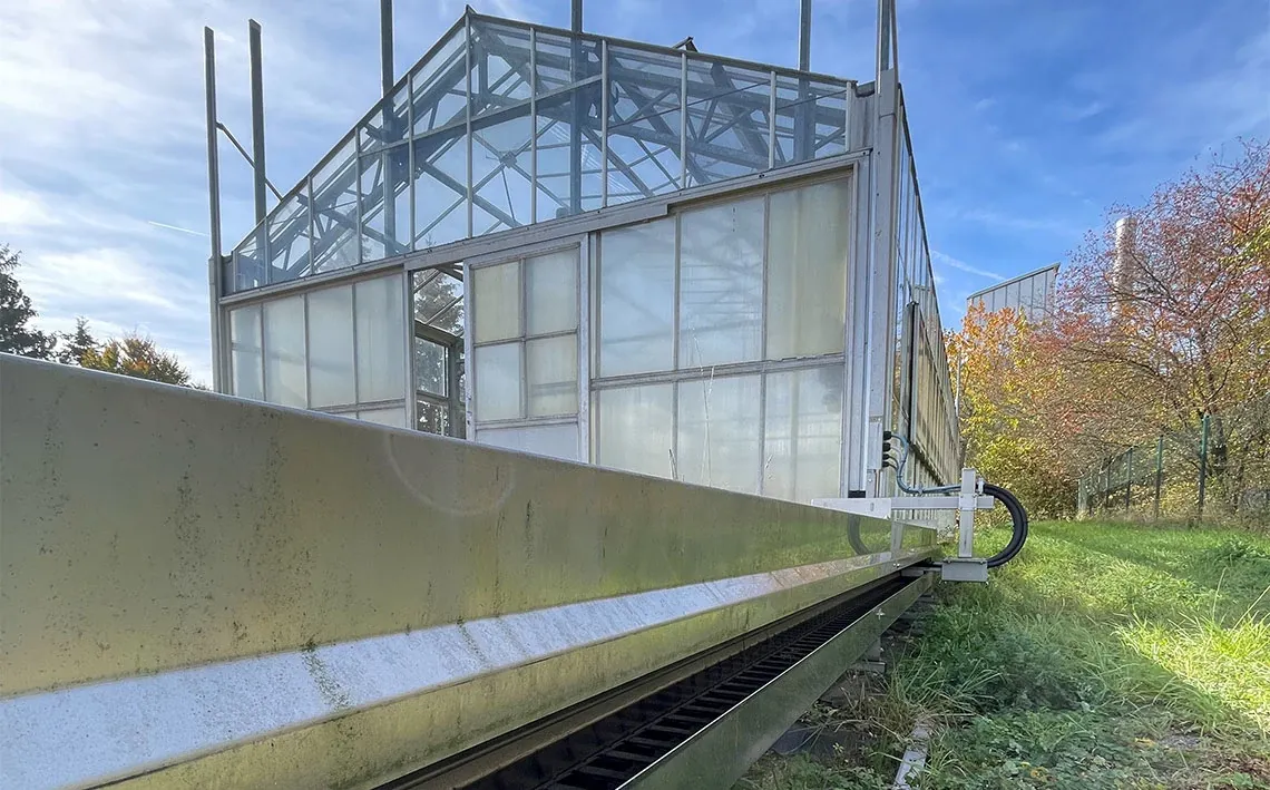 Mobile rolling greenhouse