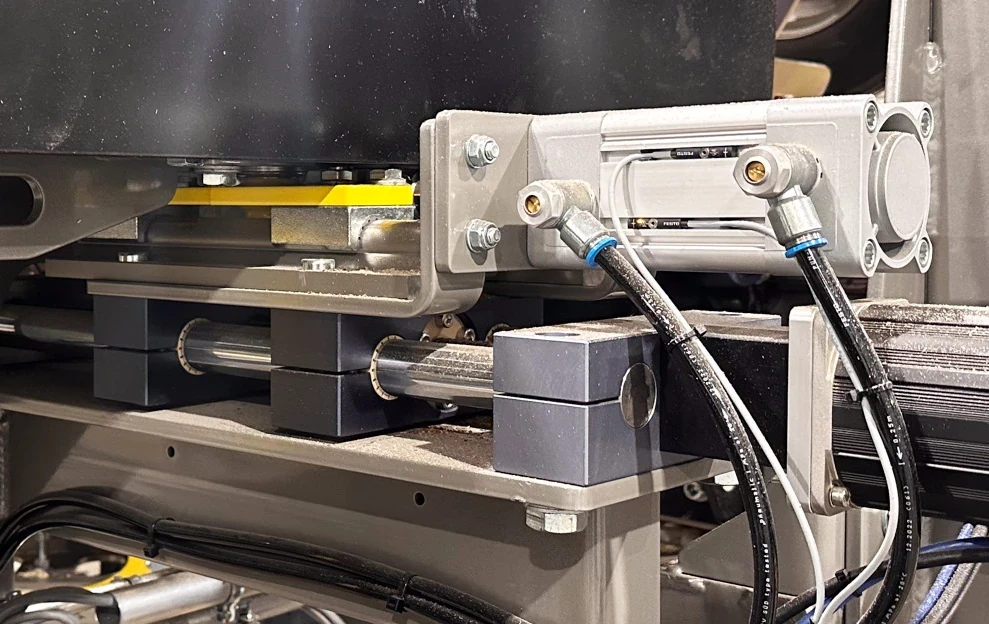 VS200 production line from Aramet, detail with drylin® R