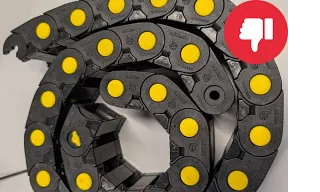 Fremde Energieketten mit farbigen Elementen