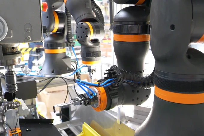 Industrial robots in use - The future of automation