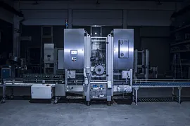 Desenroscar e esvaziar garrafas