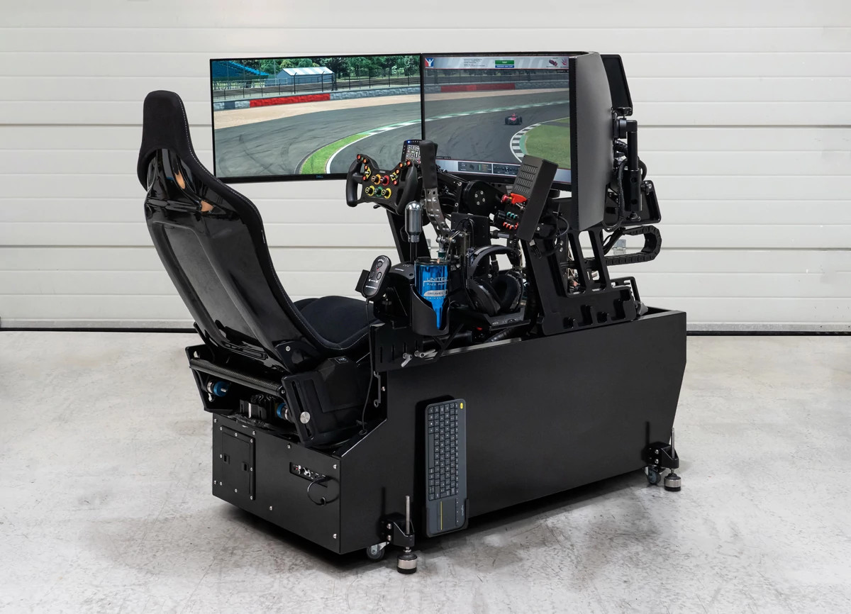 Lubrication-free and maintenance-free igus® products in a racing simulator