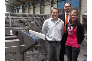 Front: Simone Singer, Dieter Koller (both: Singer & Sohn GmbH), rear: Bernhard Hofstetter (igus® GmbH).