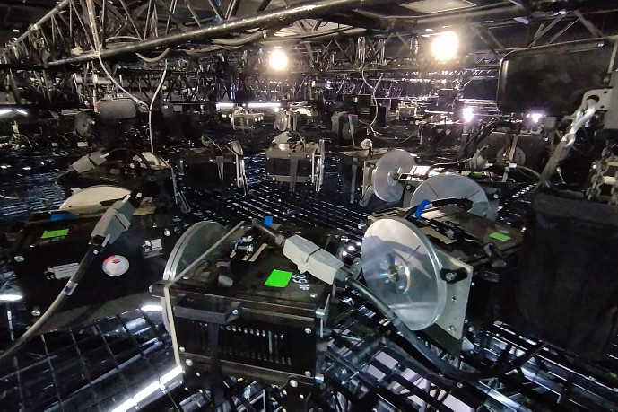 Spool Animinates e-spool flex system in an animated mirror ceiling