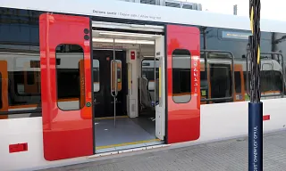 Portas de correr leves com componentes igus