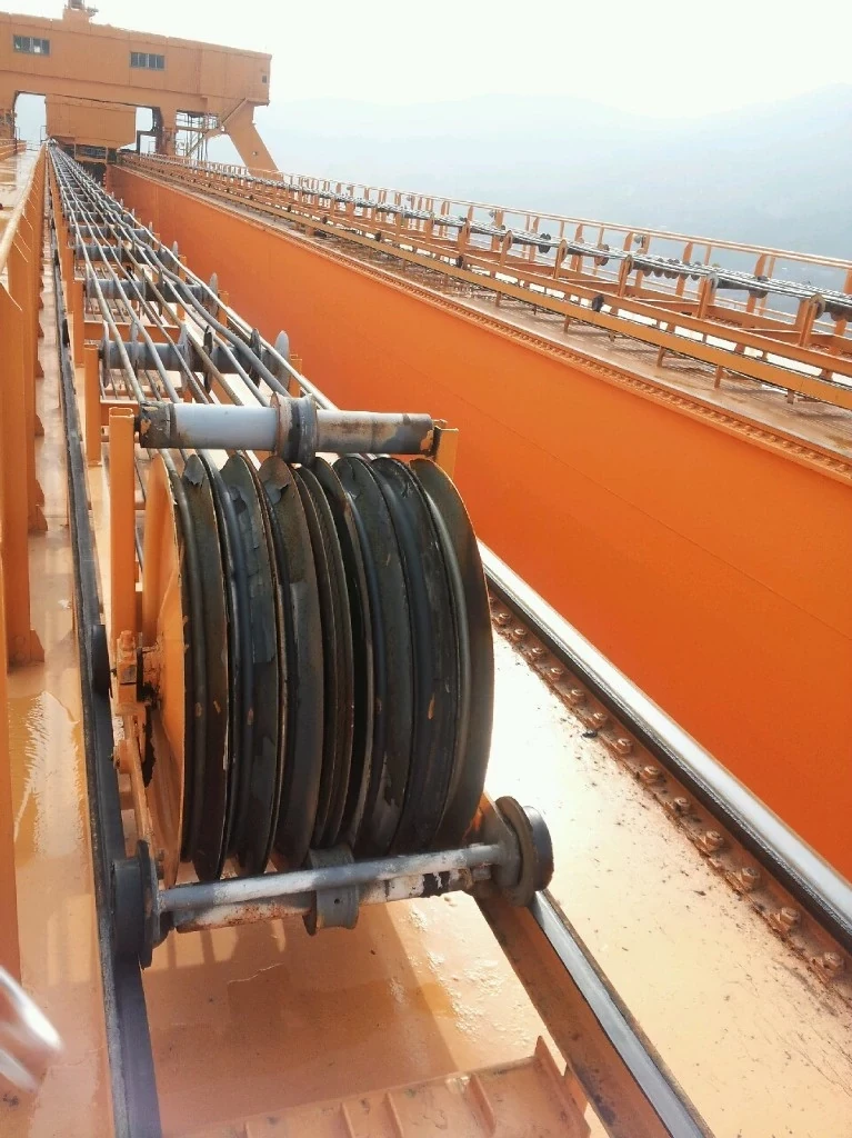 Cable tender on Goliath shipyard crane