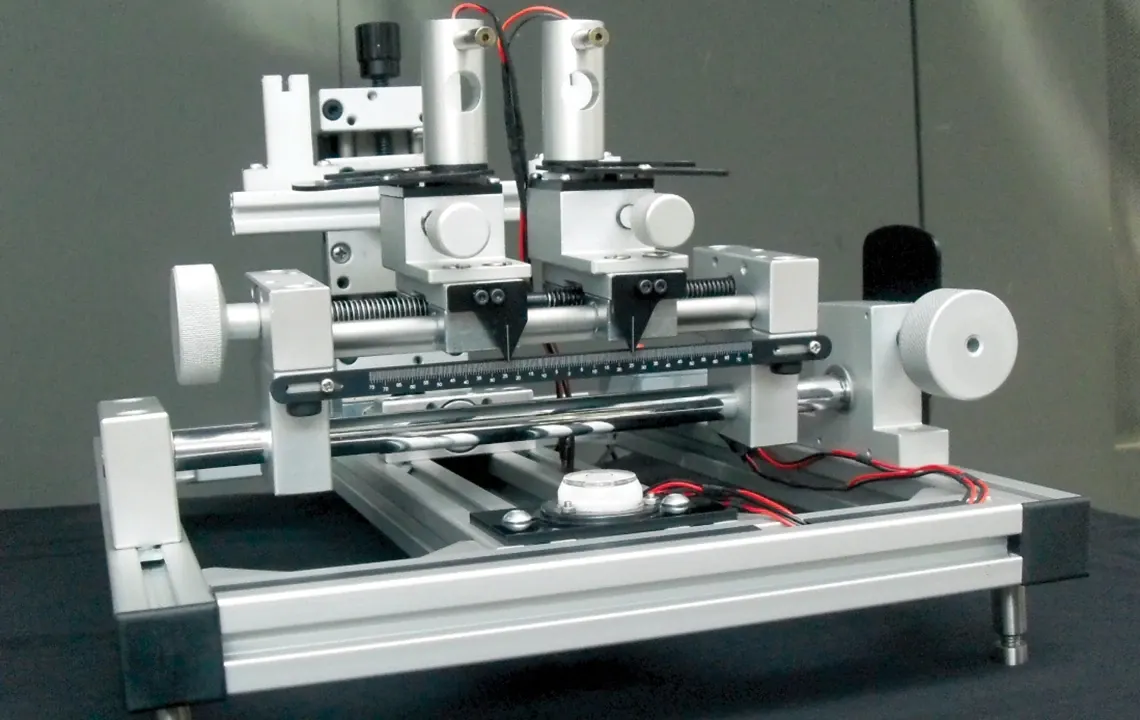 Produktionsmaskine til kirurgiske briller