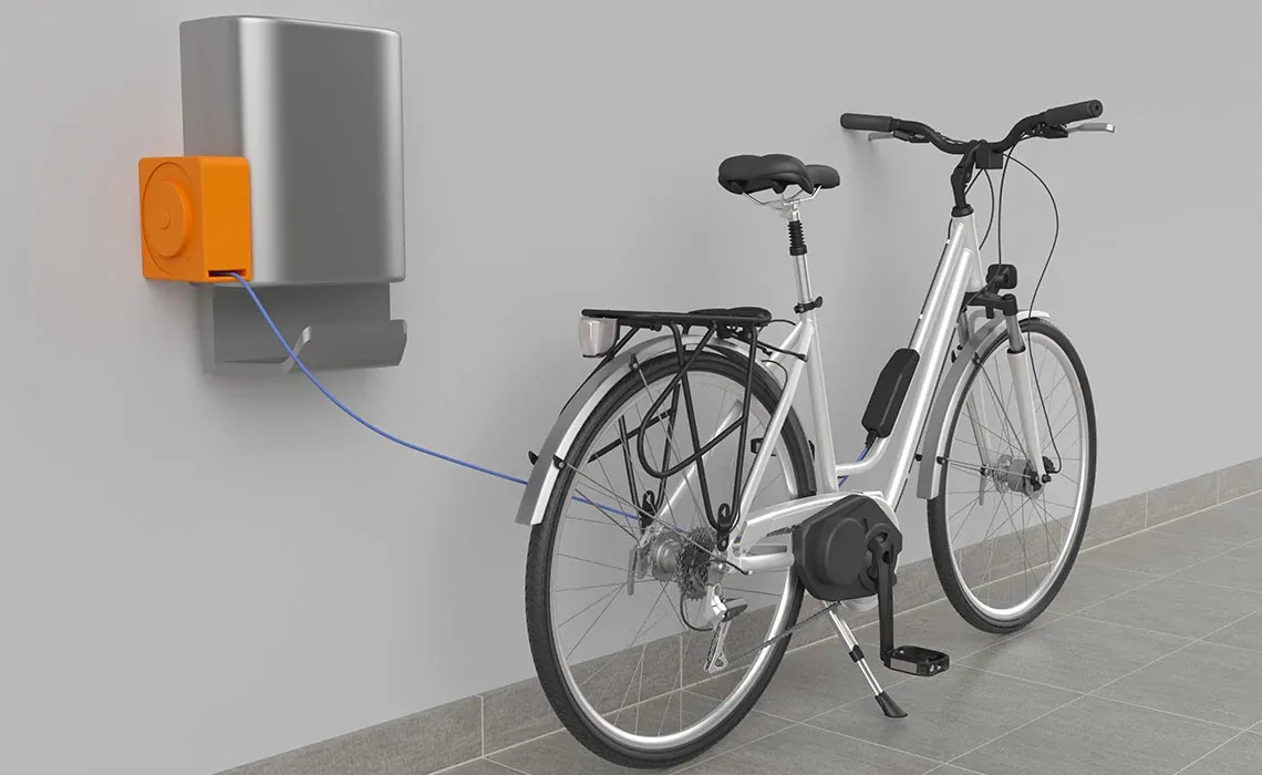 e-spool flex mini sur des bornes de recharge de vélos électriques
