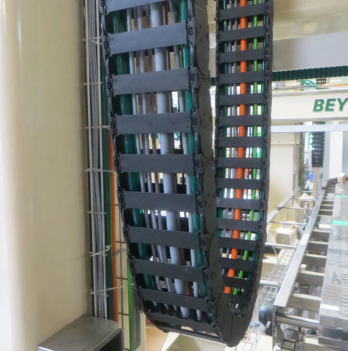 e-kette® hängend in Palettiermaschine