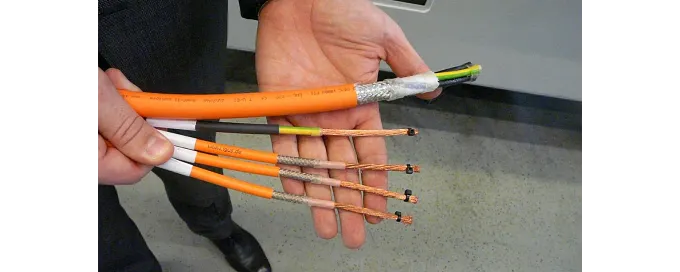 Cable Control Emag Energy supply for EMAG spindles: best with single-core cables of igus