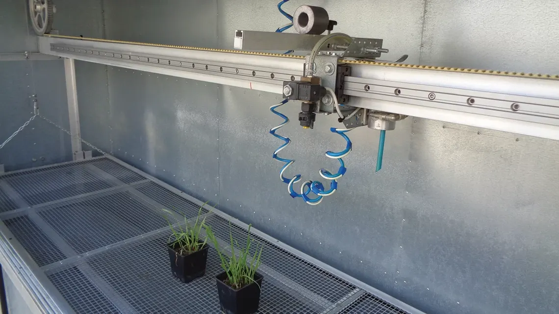 Test chamber with drylin R linear guide