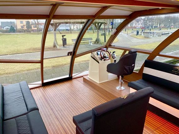 Holiday Boat - Sliding door view from inside