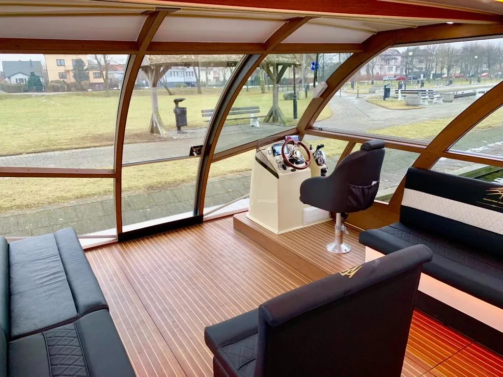 Holiday Boat - Schiebetüre Ansicht von innen