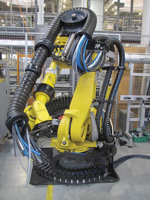 ロボットの配線に最適な、捻回対応ロボットケーブル