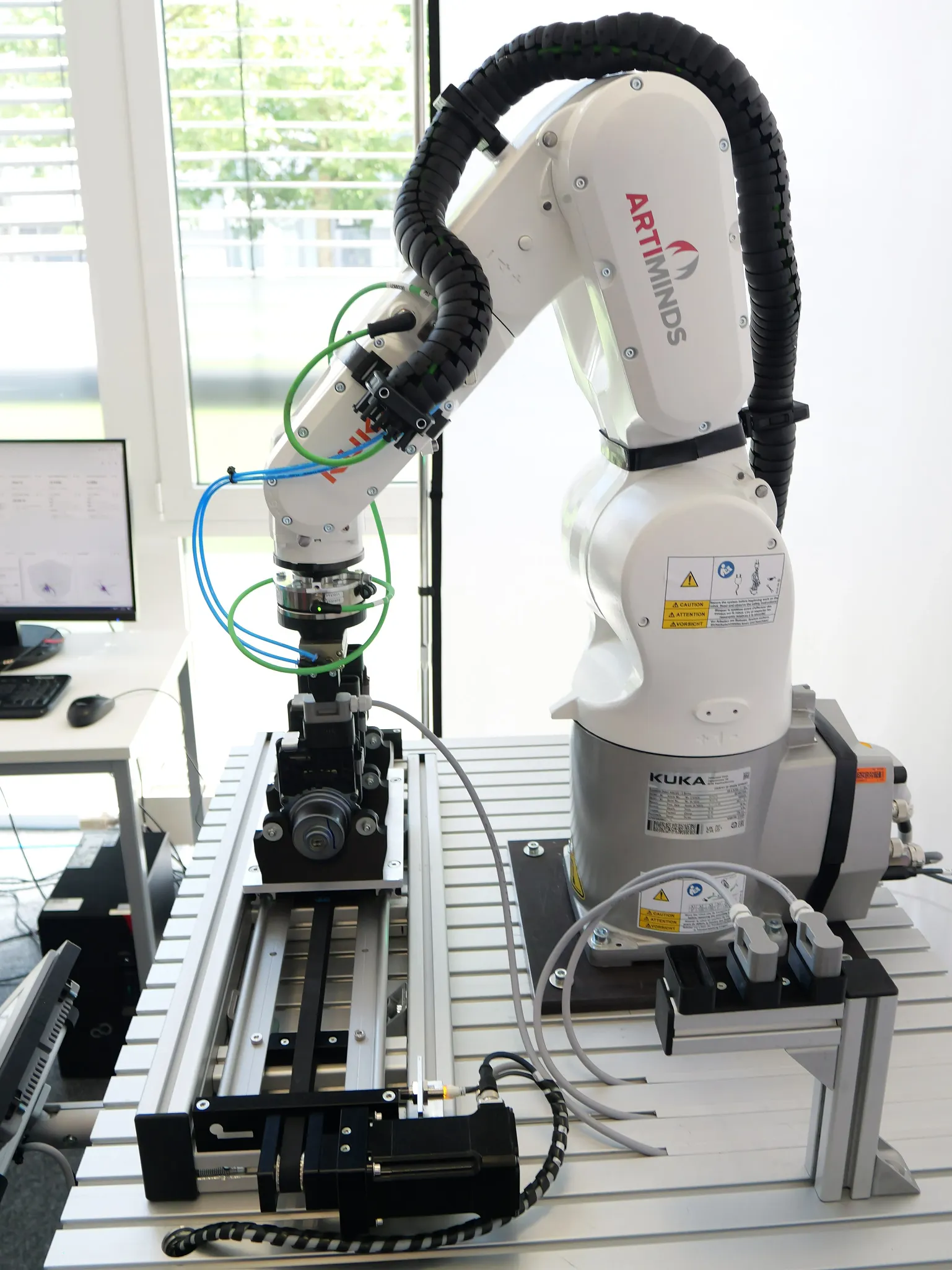 Cobot clamps with TRE.40.058.0.B