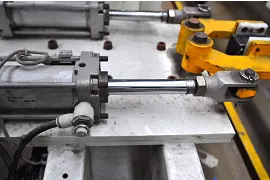 Pneumatic cylinder
