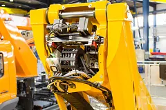 Telescopic boom for hoist platform