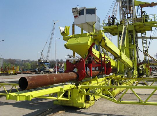 Application examples pipe handling equipment for drilling vessels