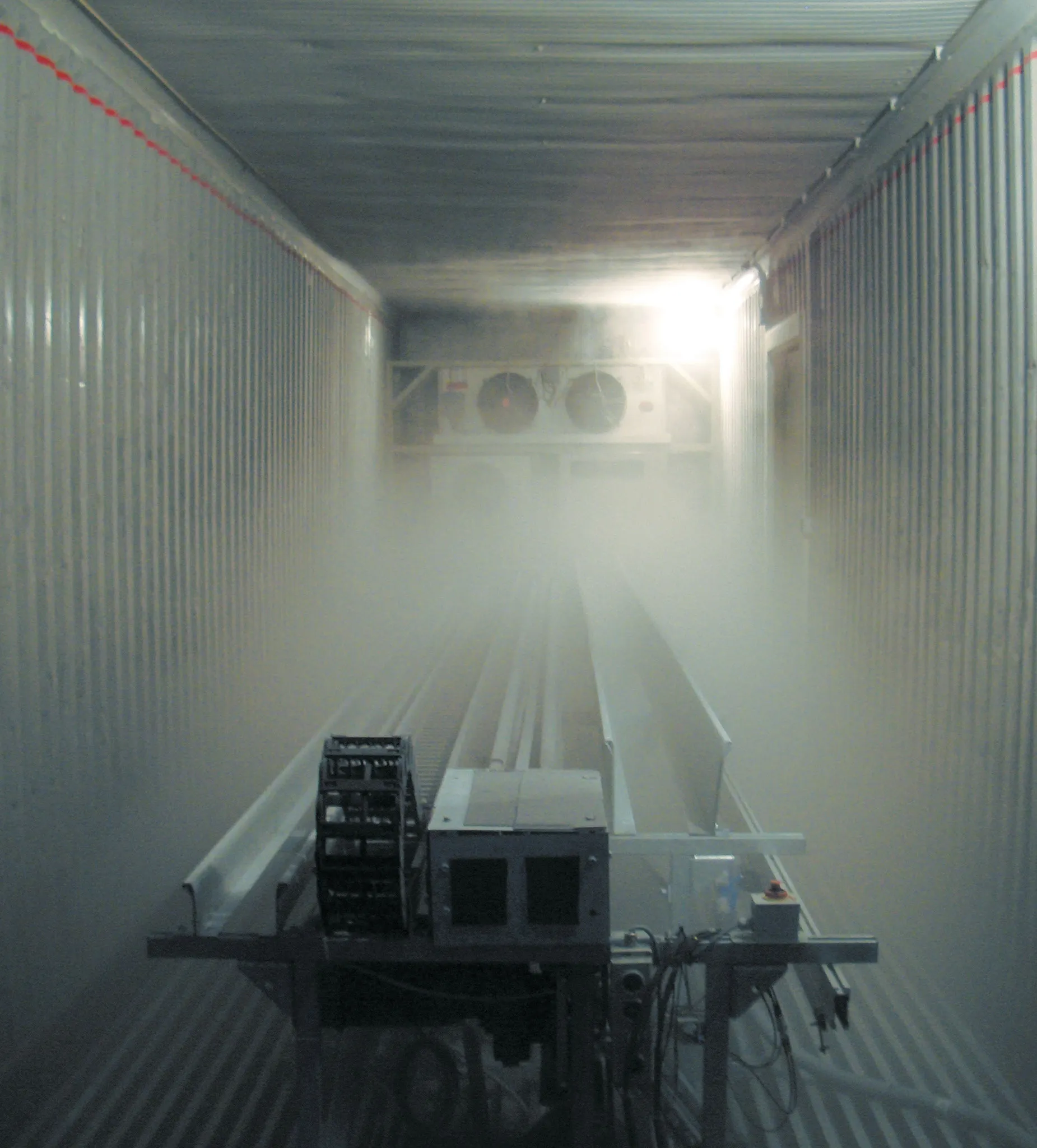 Komora chłodnicza w laboratorium testowym