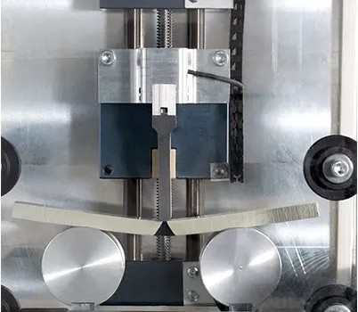 drylin SHT linear axis with lead screw drive in bending device