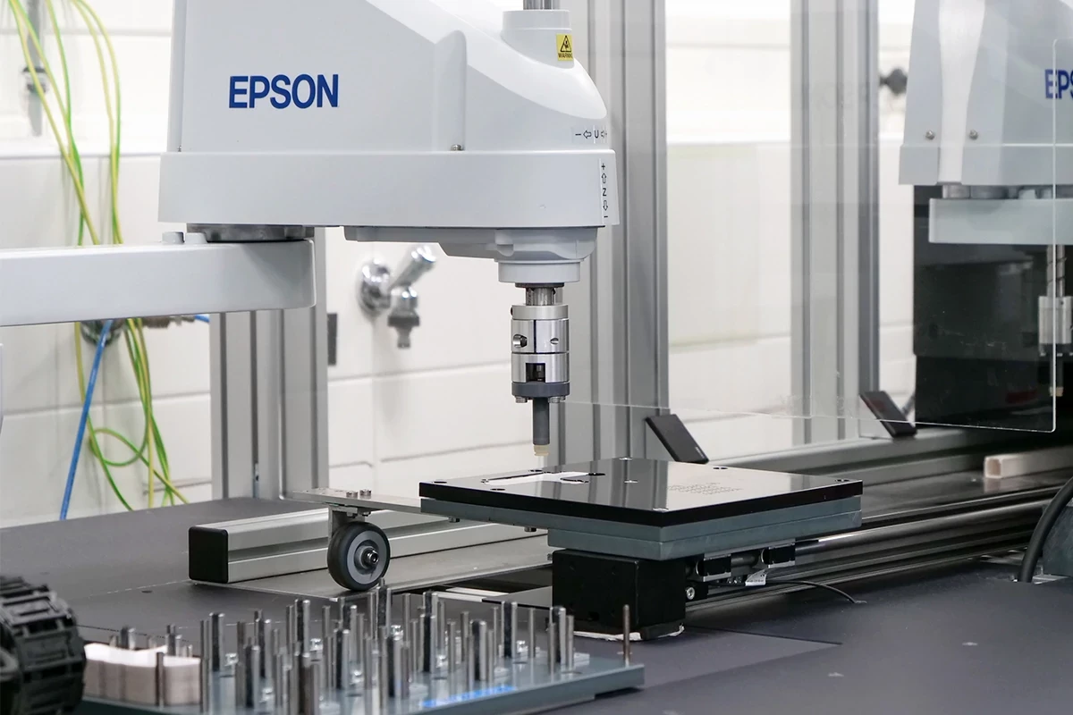 Smooth movement in the sensor test rig