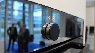 Für eine optimale Haptik des einzigen Drehknopfes wurde bei der neuen Generation Haushaltsgeräte viel Wert auf die Suche nach dem optimalen Werkstoff für die Lagerung gelegt.