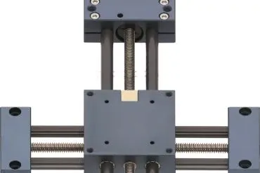 Table croisée XY avec entraînement à vis drylin® SHT