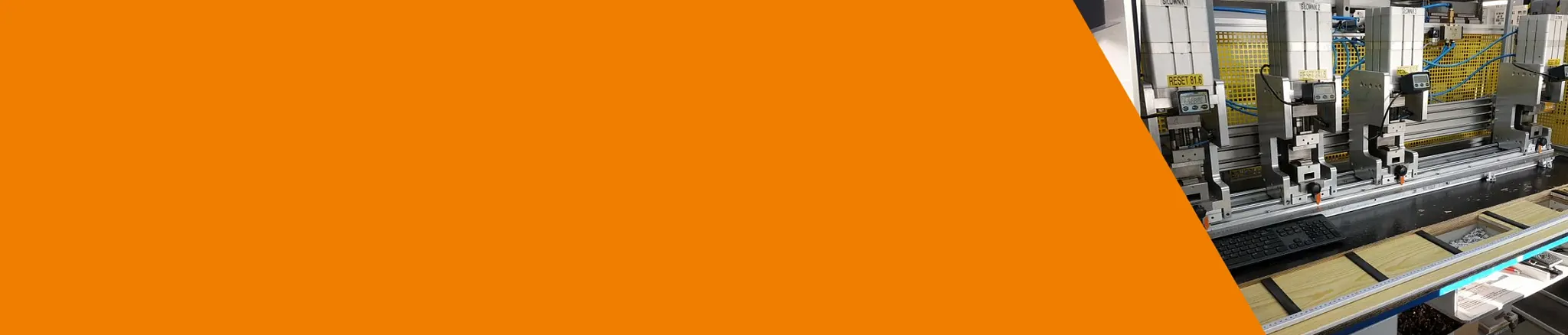 <font size="7">Automatisk stansemaskine</font><br>Til sidelister på rullegardiner</font>