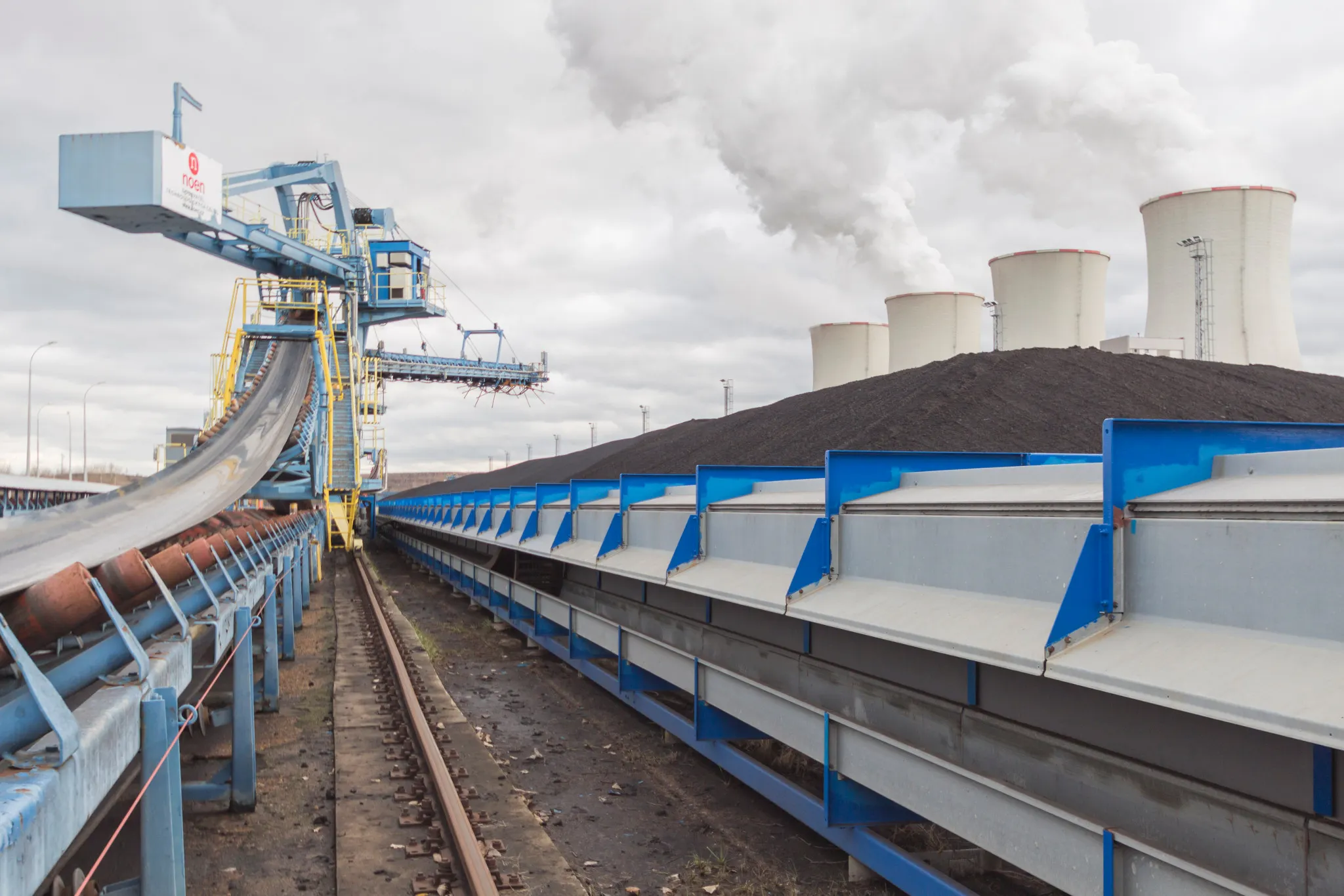 Energy chain systems for long travels