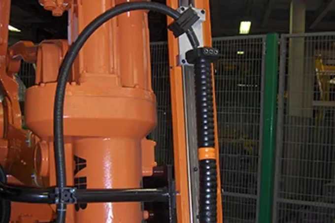 Cable guide on the robot