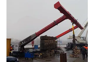 A-frame with 180° radius of motion and iglidur plain bearings in the pivoting kinematics