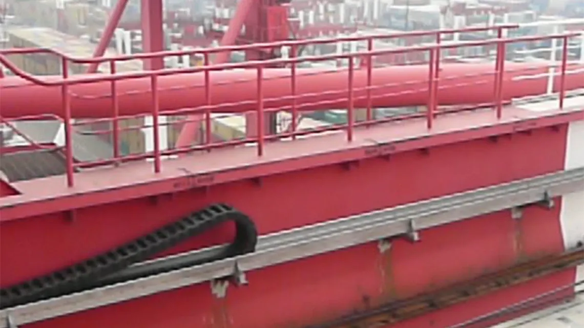 Container crane with energy chain