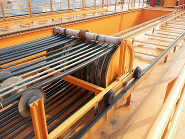 Cable tender on Goliath shipyard crane